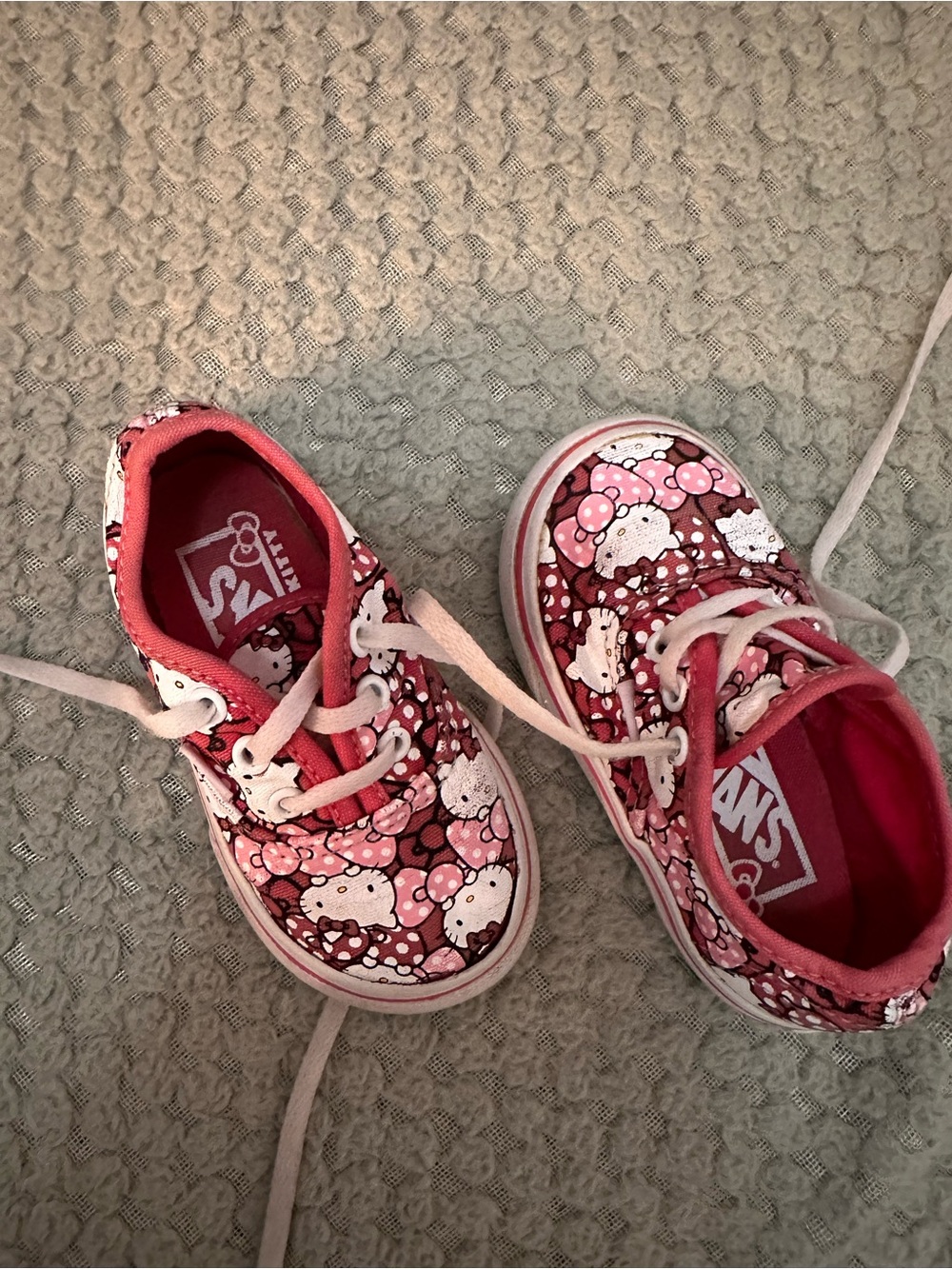 Vans Kids Pink Hello Kitty Pattern Sneakers